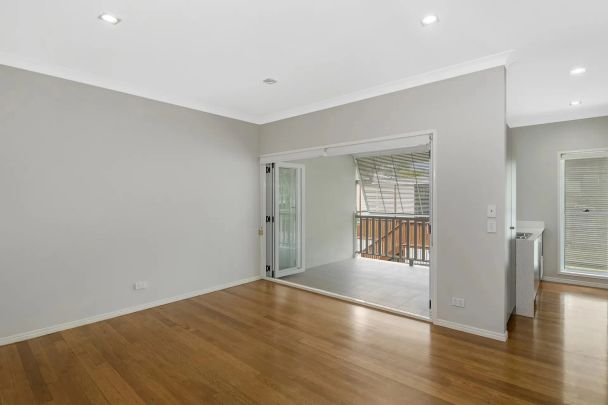 STYLISH, LOW-MAINTENANCE LIVING IN A PRIME COORPAROO LOCATION - Photo 1