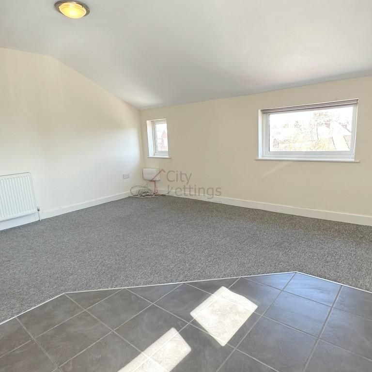 2 bedroom ground floor flat to rent - Photo 1