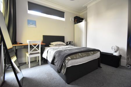 5 bedroom terraced house to rent - Photo 2