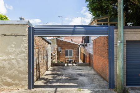 Classic worker's terrace with rear lane access to parking - Photo 3
