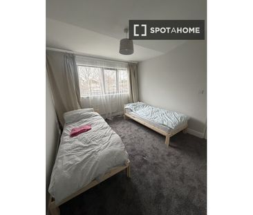 Room in a Northside shared 7-bedroom apartment - Photo 6