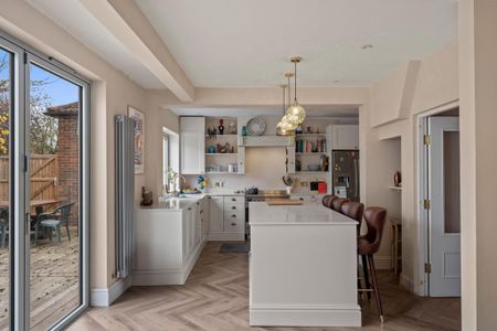 4 bedroom semi-detached house to rent - Photo 4