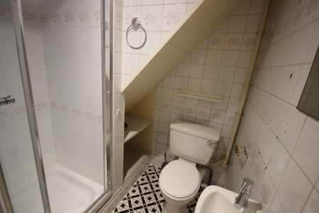 Vicarage Road, Watford - Photo 5