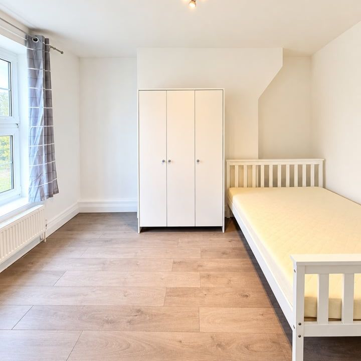 2 Bed Flat, Newcourt House, E2 - Photo 1