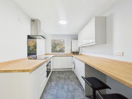 2 bedroom Flat To Let - Photo 4