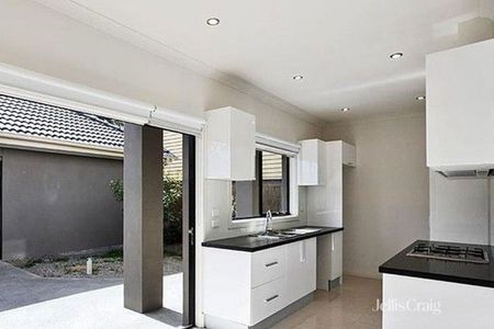 2/150 Woods Street, Newport VIC 3015 - House For Rent | Domain - Photo 2