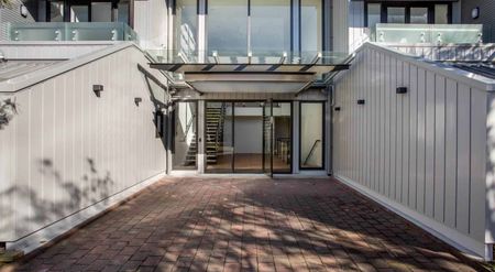 Modern One-Bedroom Apartment with Great Amenities - Photo 2