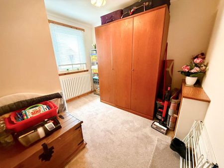 3 bedroom flat to rent - Photo 5