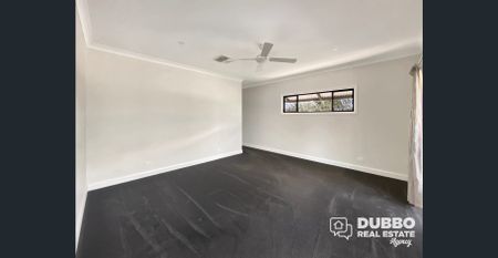 FOUR BEDROOM RETREAT IN WEST DUBBO - Photo 4