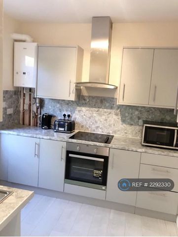 1 bedroom in a house share to rent - Photo 4