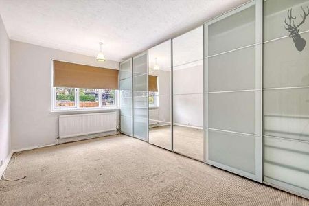 Dukes Avenue, Theydon Bois, Epping, Essex, CM16 - Photo 5