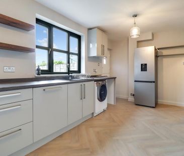 2 bedroom terraced house to rent - Photo 4