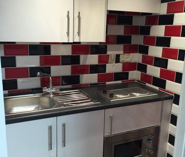 Studio Flat, Lyndhurst Road, LU1 - Photo 2