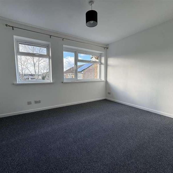 Knowlands, Highworth, SN6 - Photo 1