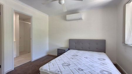 2BED 2BATH 2CAR NEWLY RENOVATED NEXT DOOR TO INDOOROOPILLY SHOPPING CENTRE - Photo 3