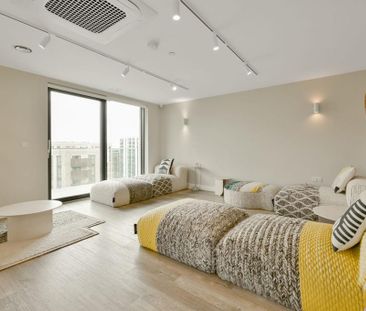 3 bedroom flat to rent - Photo 2