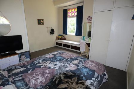 Family home in prime location - Photo 5