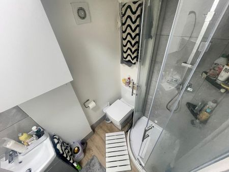 4 bedroom semi-detached house to rent - Photo 2