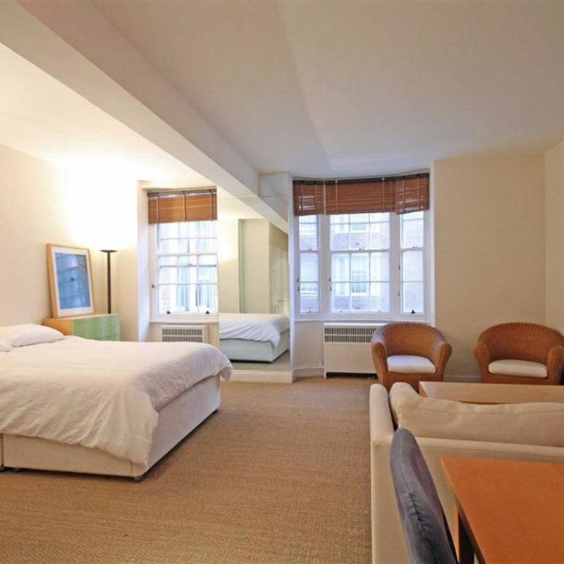 Queensway - Photo 1