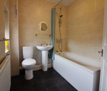 3 bedroom terraced house to rent - Photo 6