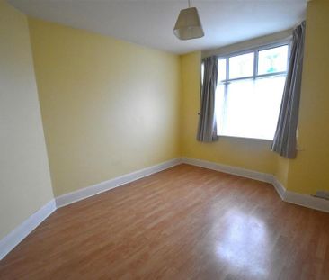 3 bedroom semi-detached bungalow to rent - Photo 3