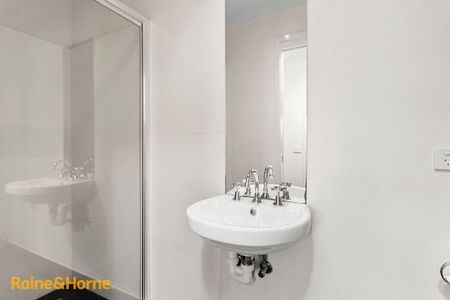 Spacious Villa, Central Location! - Photo 2