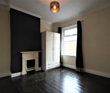 2 bedroom end of terrace house to rent - Photo 5