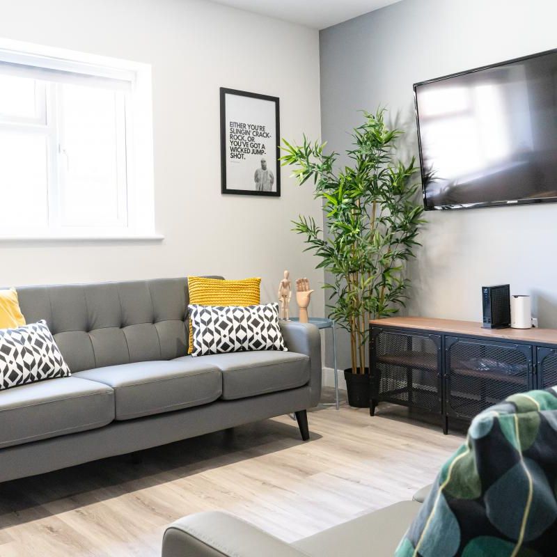 Cromwell Road #16 - Photo 1