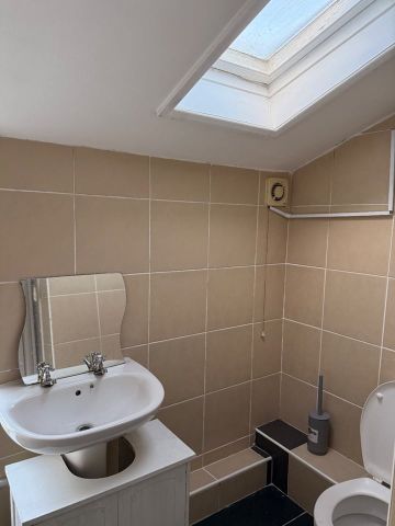 1 Bed Terraced House, Russell Street, LU1 - Photo 2