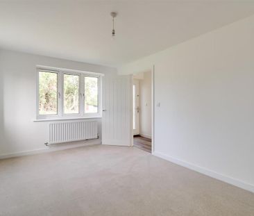 3 bedroom detached house to rent - Photo 5