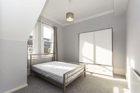 3 bedroom flat to rent - Photo 4