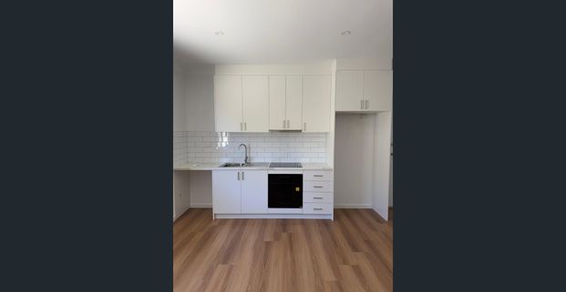 Modern 1-Bedroom Studio / Granny Flat in Quiet Location – Your Perfect Private Retreat! - Photo 1