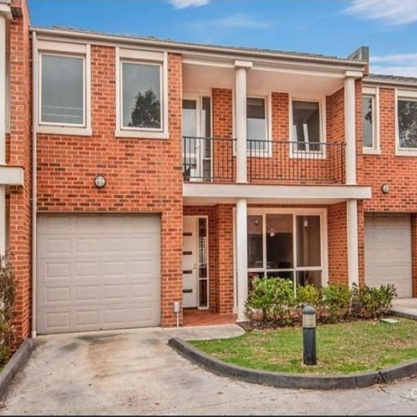 Perfect Location! - Photo 1