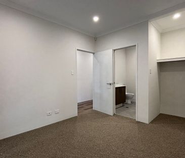 Modern, 3-Bedroom Villa in a Prime Location - Photo 1