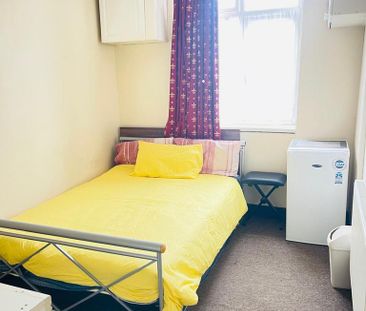 1 bedroom in a house share to rent - Photo 5