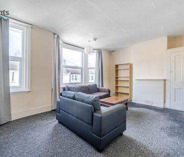 4 bedroom end of terrace house to rent - Photo 1