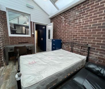 Studio Flat, Victoria Park, M14 - Photo 4