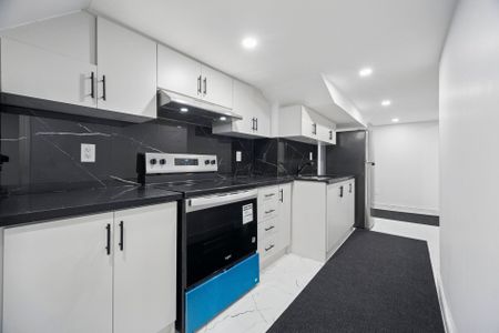 For Lease - 2 Colonial Crescent, London North, Ontario - Photo 2