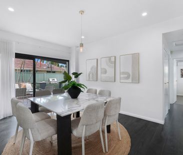 81 Alec Avenue, Mermaid Waters QLD 4218 - House For Rent | Domain - Photo 5