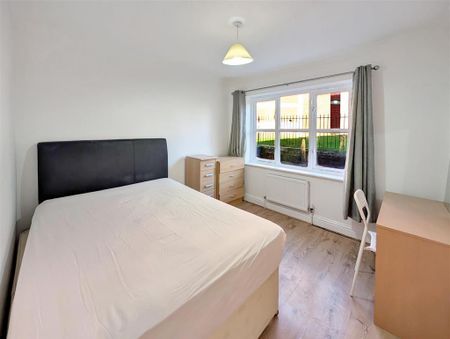 3 bedroom apartment to rent - Photo 4