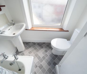 2 bedroom terraced house to rent - Photo 3