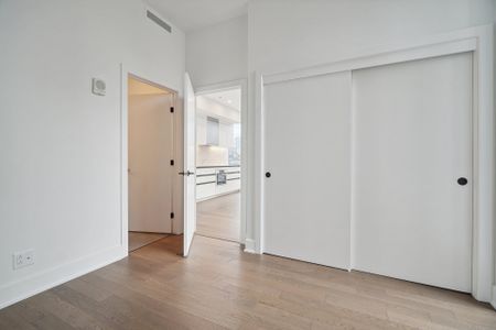 Condo for rent, Montréal (Ville-Marie) - Photo 2