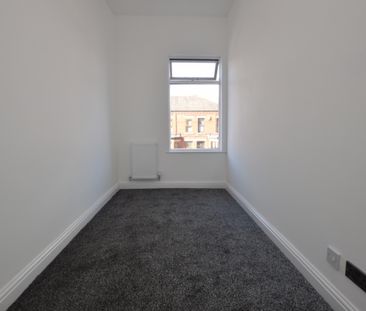 2 Bedroom FIrst Floor Flat - Photo 3