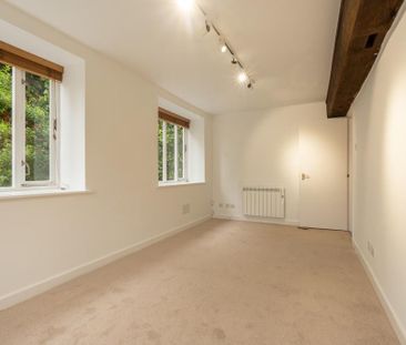 1 bedroom ground floor flat to rent - Photo 2