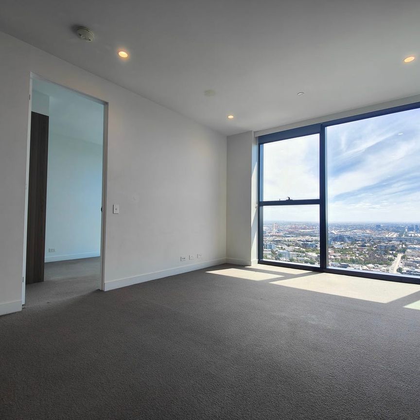 SWEEPING SKYLINE SENSATION! - Photo 1