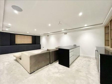 5 bedroom detached house to rent - Photo 2