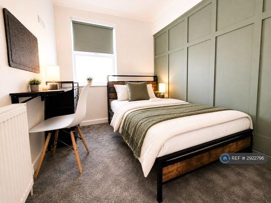 1 bedroom in a house share to rent - Photo 1