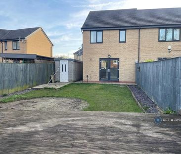 3 bedroom end of terrace house to rent - Photo 2
