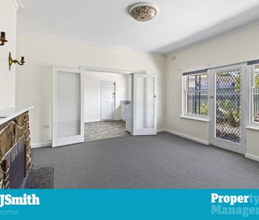 City, Bay, Shops & Transport all at your doorstep! - Photo 1