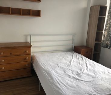 Room in a Shared Flat, Carton House, W11 - Photo 2